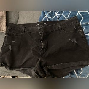 New no tags. Mid-Rise Black-Wash Ripped
Bovfriend Jean Shorts for Women